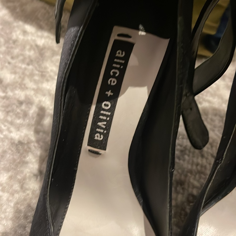 Alice and Olivia pumps - Picture 3 of 3